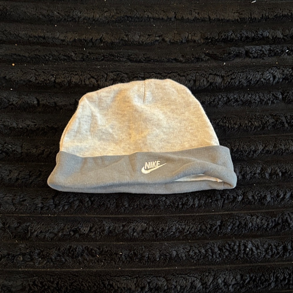 Nike Light Gray Beanie - Picture 1 of 2